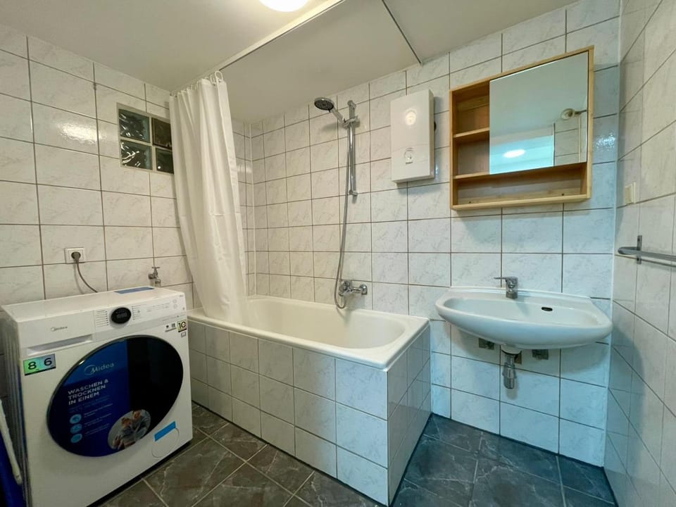 Bathroom, Bath, washing machine