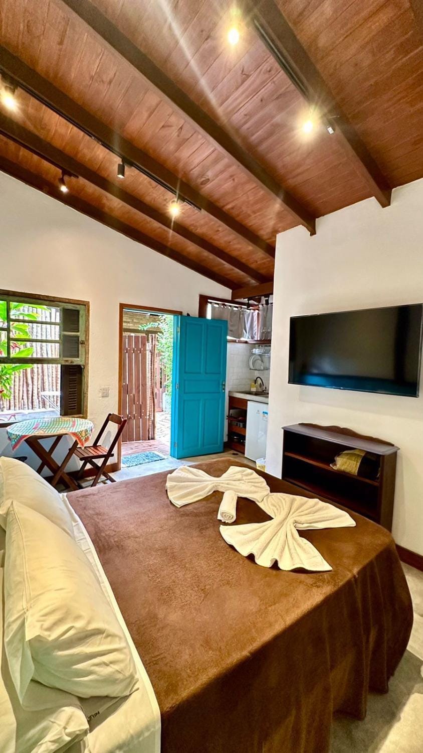 TV and multimedia, Coffee/tea facilities, Dining area, Bedroom, internet, towels, air conditioner