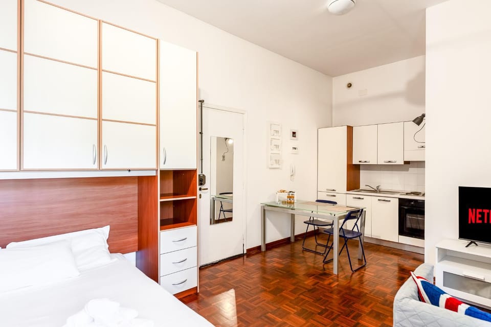 Bed, TV and multimedia, Kitchen or kitchenette, kitchen