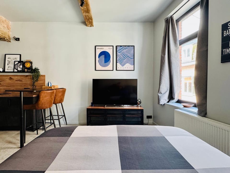 Bed, TV and multimedia