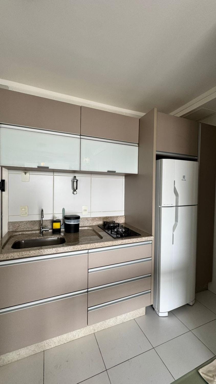 Kitchen or kitchenette, minibar, stove