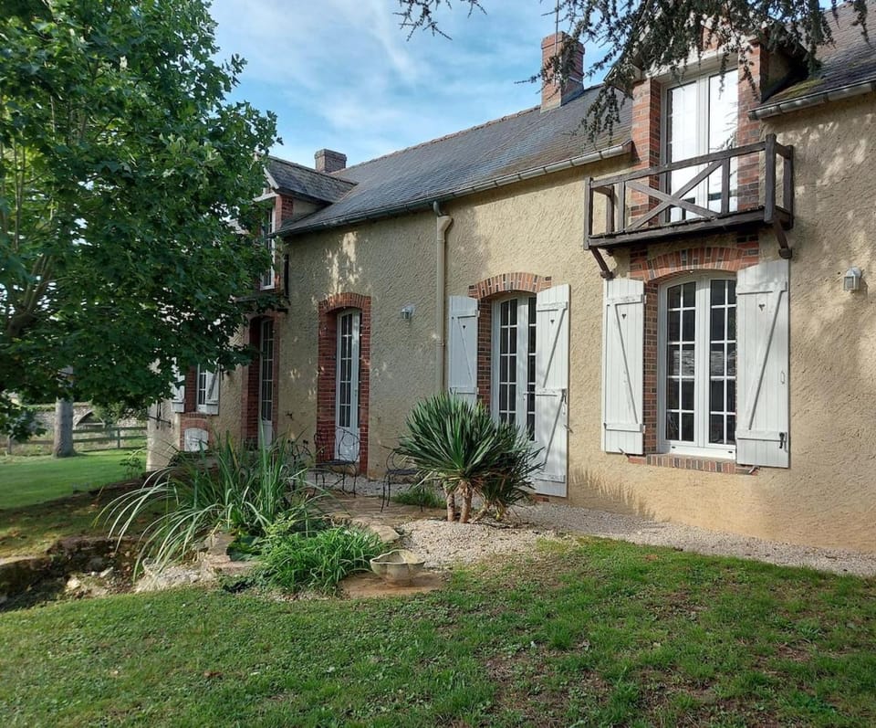 Maison avec piscine et tennis à 1h de Paris 12 pers House in Centre-Val de Loire