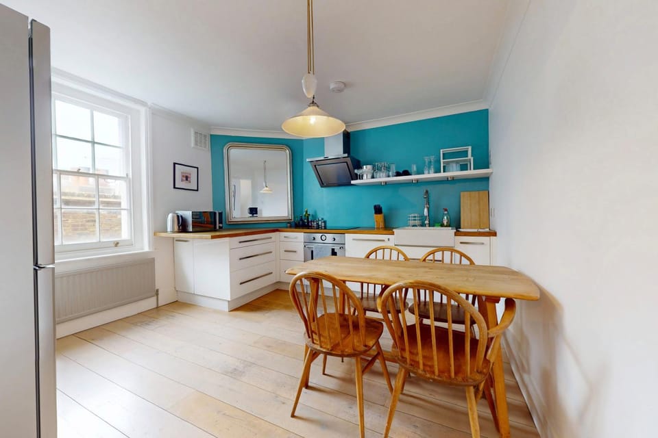 Photo of the whole room, Dining area, kitchen