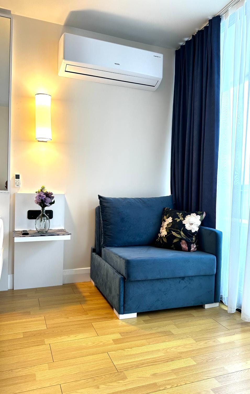 Living room, Seating area, air conditioner