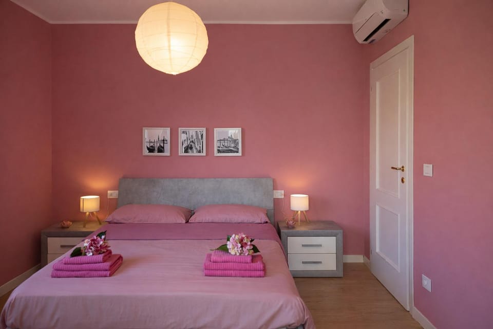 Bed, Photo of the whole room, Bedroom, towels, air conditioner
