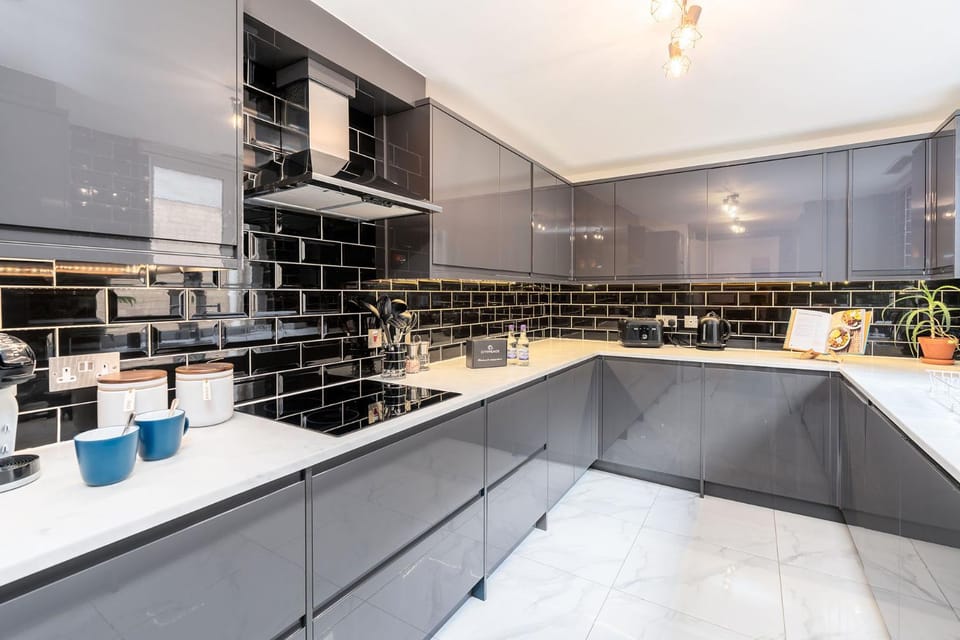 Hideaway Opposite Hyde Park 3 Bed, Balcony & Lift by City Peace Apartment in City of Westminster