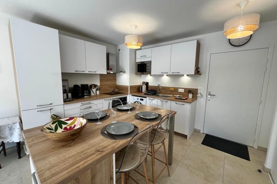 Villeneuve-Loubet Garden Level Apartment 4 Guests Swimming Pool House in Villeneuve-Loubet