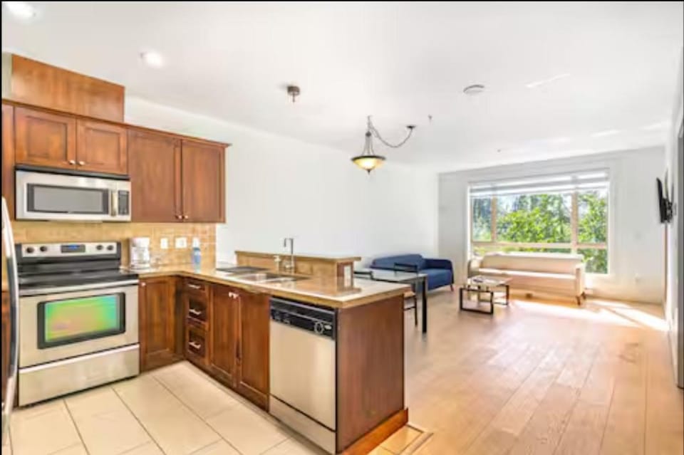 2 bedrooms 2 bathrooms Apartment in Surrey