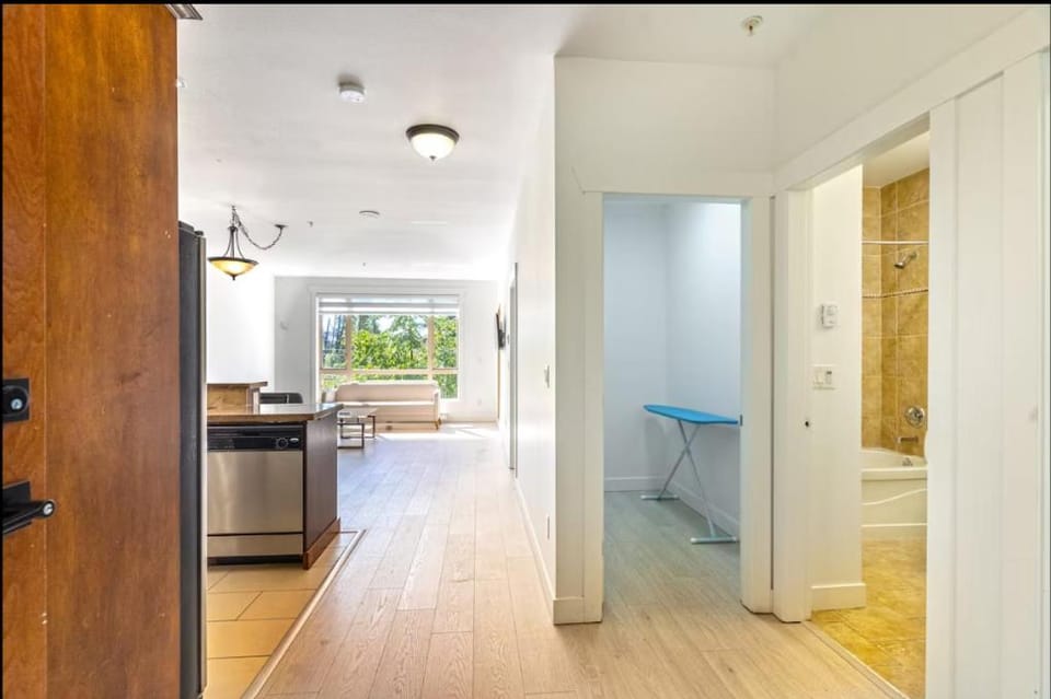 2 bedrooms 2 bathrooms Apartment in Surrey
