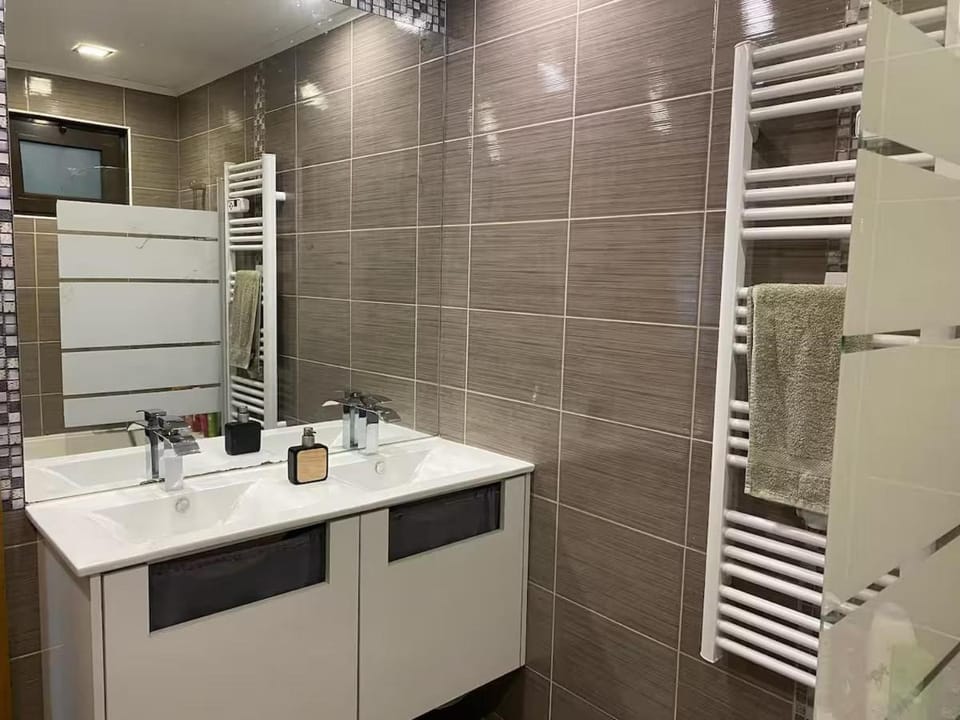 Duplex appartement,6pers, piscine, mer avec plage à 5mn ,Theoule sur Mer -Cannes Apartment in Mandelieu-La Napoule