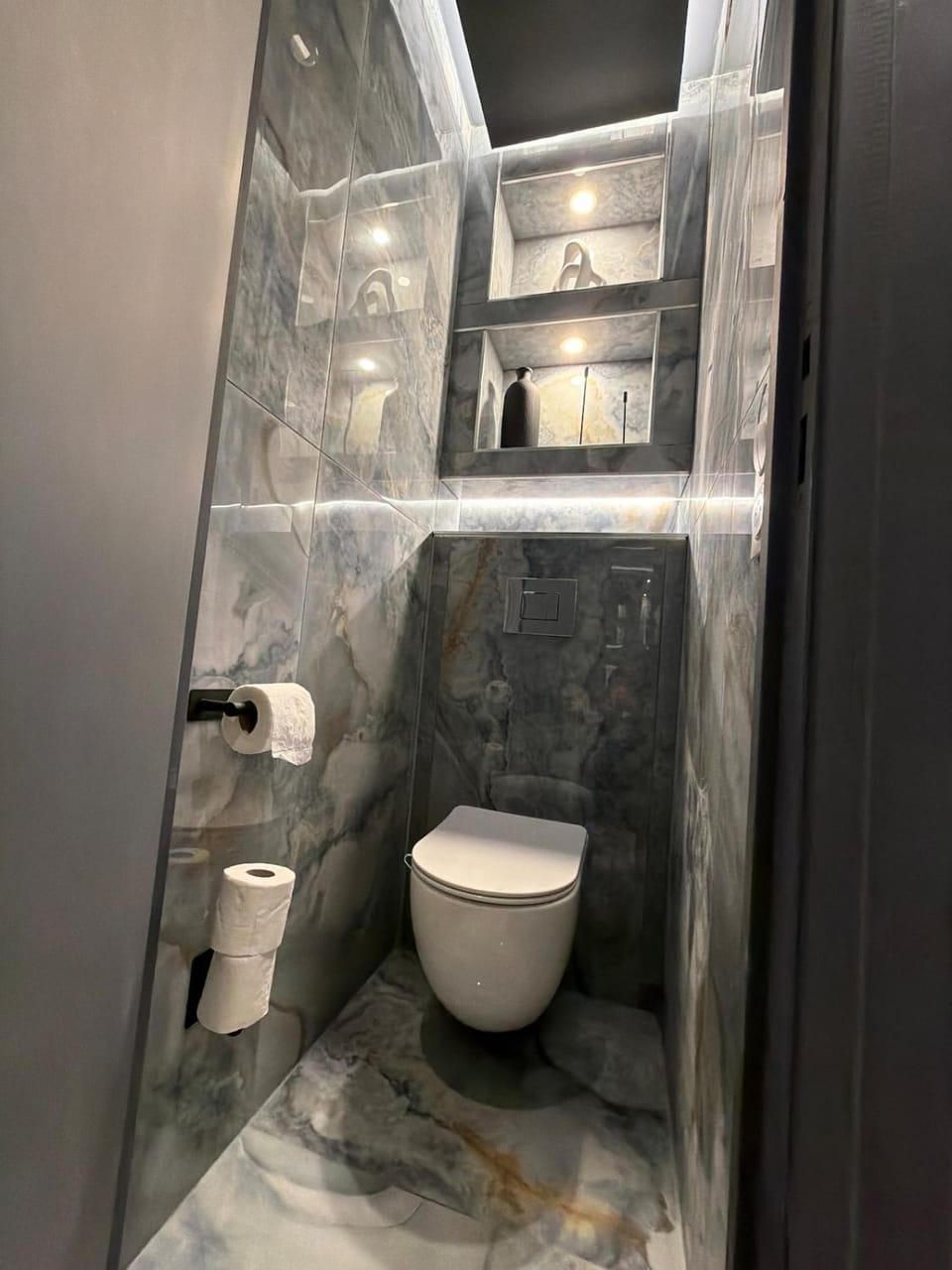 Onyx Suite Jacuzzi Privatif Apartment in Île-de-France