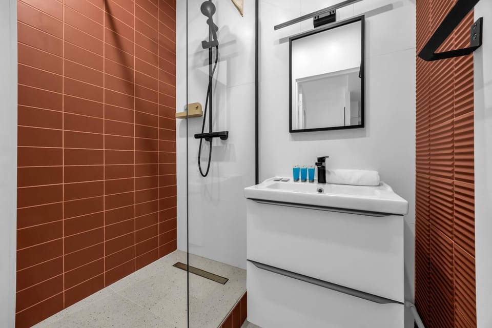 Shower, Bathroom, towels