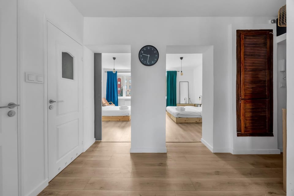 Photo of the whole room, wardrobe