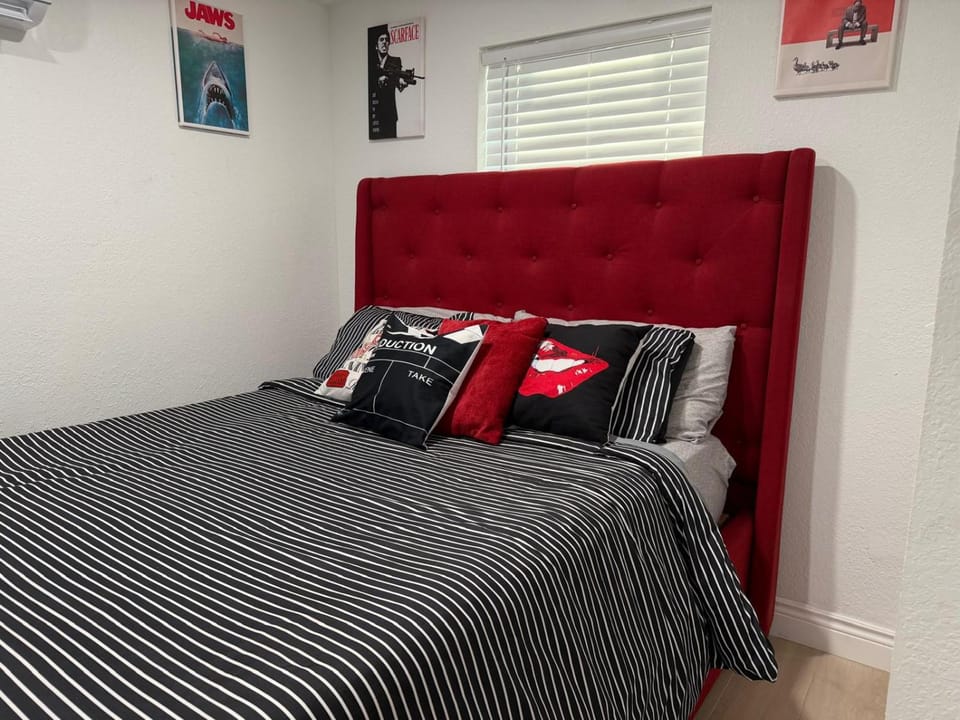 Cozy Guesthouse Downtown Tampa Bed and Breakfast in Tampa