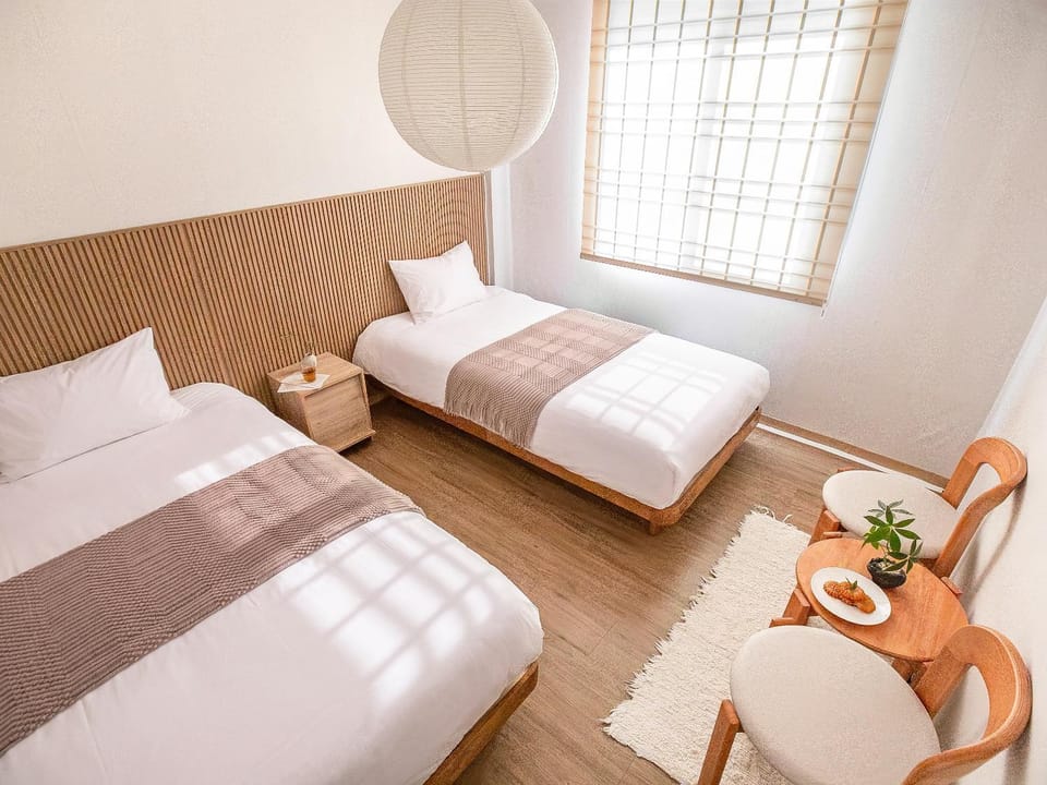 Bed, Photo of the whole room, Seating area, Bedroom