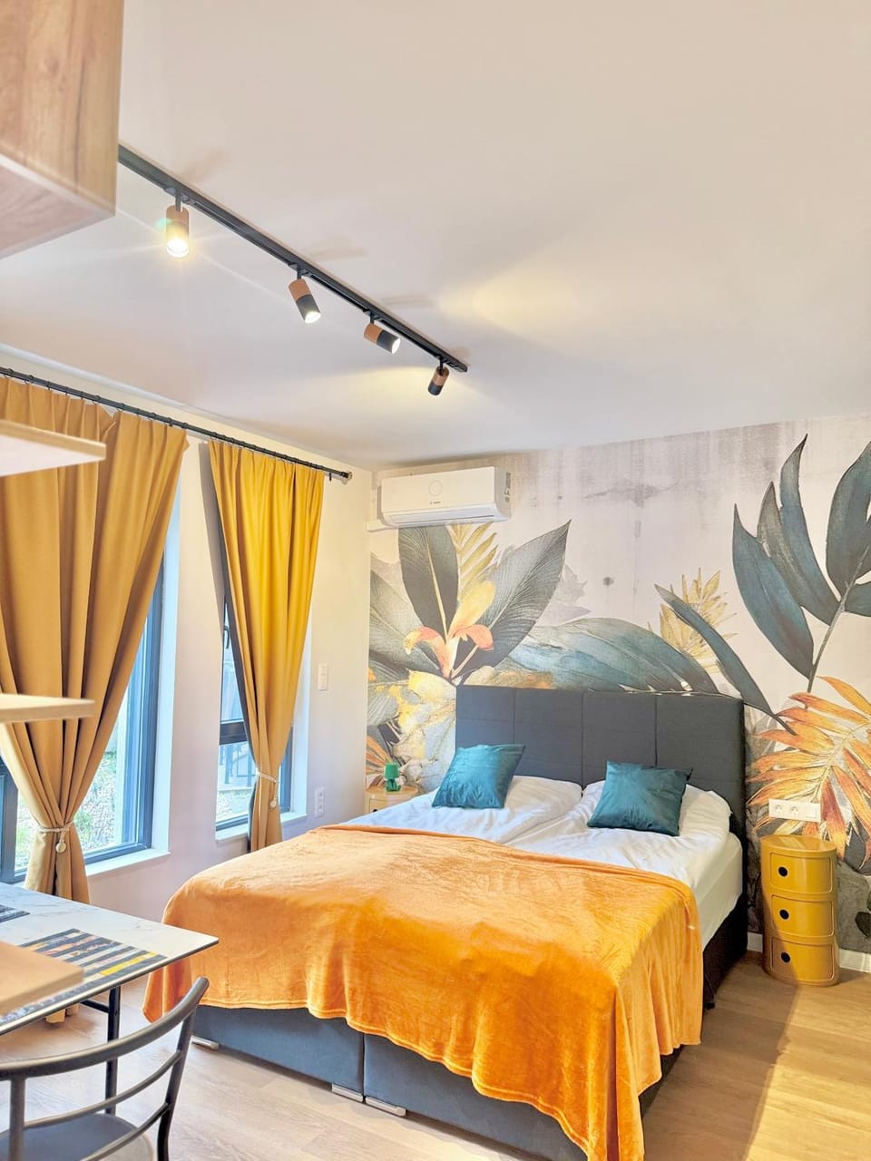 Photo of the whole room, Seating area, Dining area, Bedroom