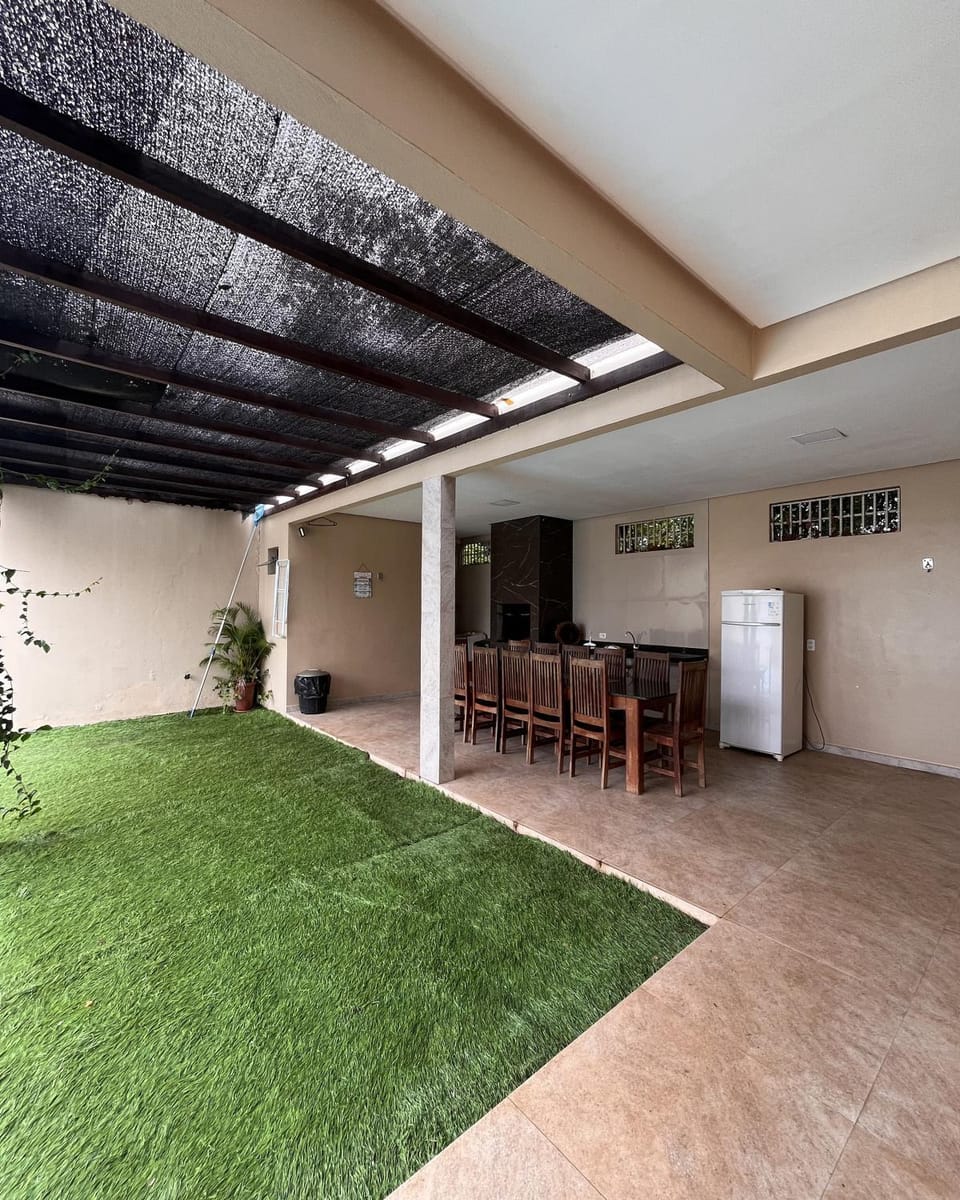 Seating area, Area and facilities