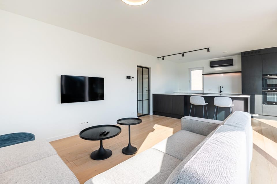 Luxurious 2BR Apartment with Pool and parking Apartment in Bredene