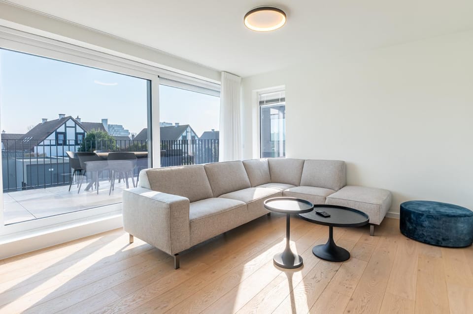 Luxurious 2BR Apartment with Pool and parking Apartment in Bredene