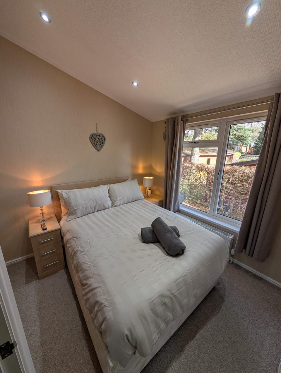 Hot Tub 3 Bed Lodge - Fallbarrow - Lake Windermere Chalet in Bowness-on-Windermere