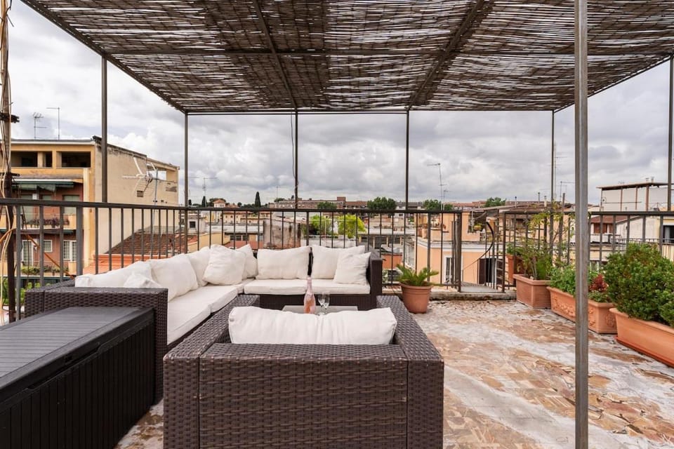 Penthouse la casa di Vale Apartment in Rome