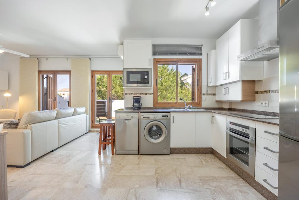 Property building, Kitchen or kitchenette, Living room