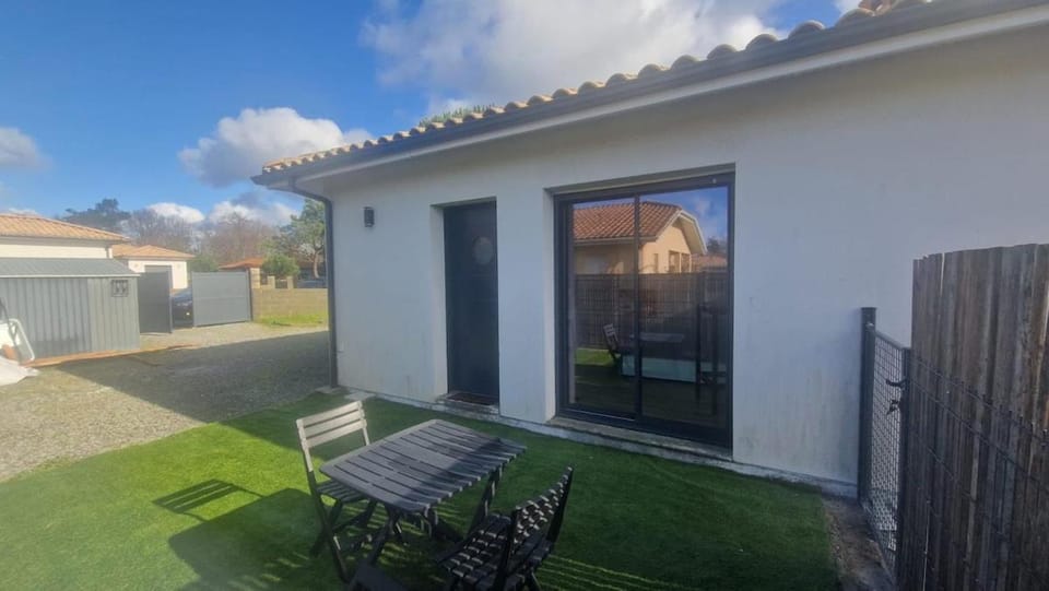 Port de la paix Apartment in Biganos