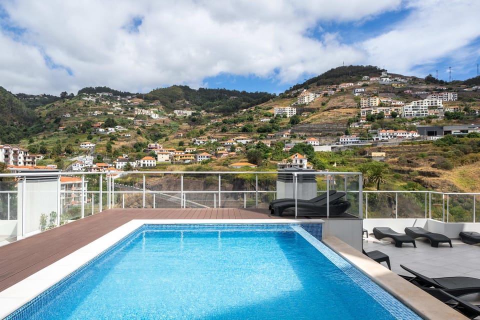 Day, Swimming pool, sunbed