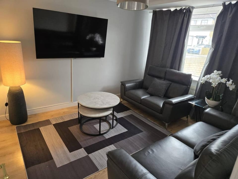 TV and multimedia, Living room, Seating area