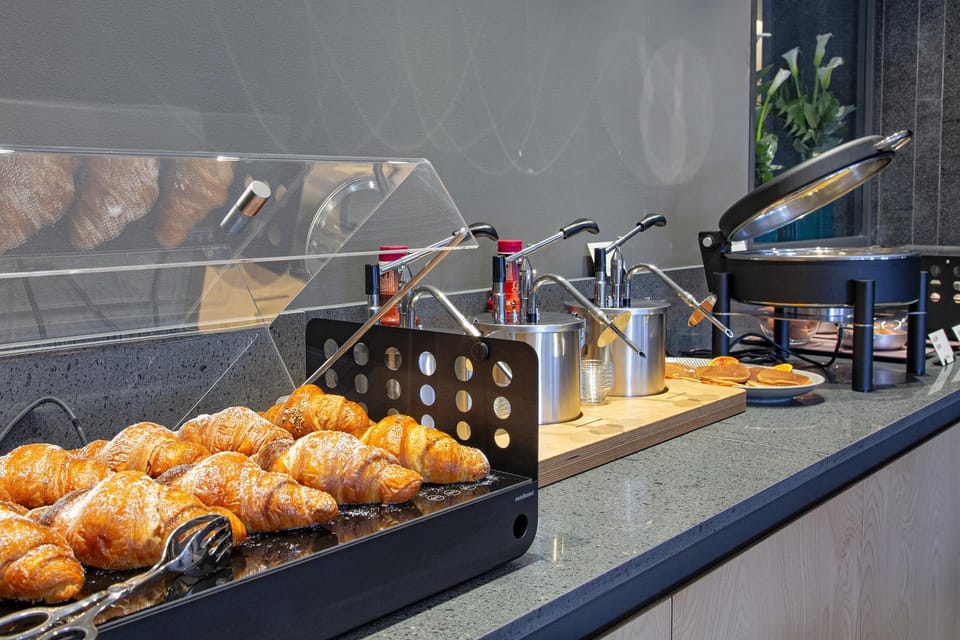Continental breakfast, Buffet breakfast