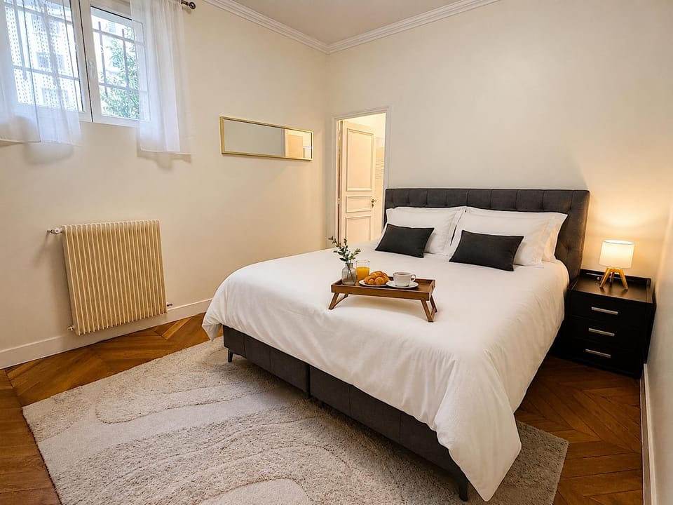 Bed, Photo of the whole room, Bedroom