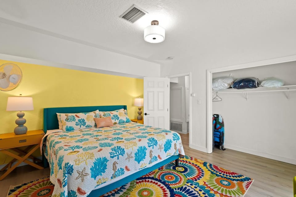 Everglades Villa - Sleeps 8 - Walk to Siesta Beach Apartment in Siesta Beach
