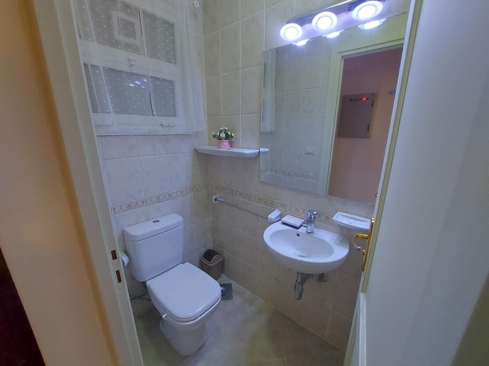 Toilet, Facade/entrance