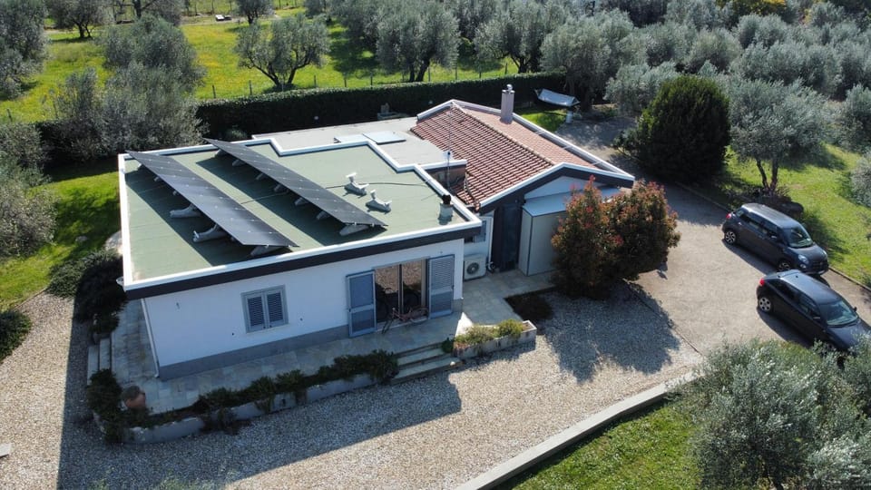 Property building, Bird's eye view, Garden, Garden view, Parking
