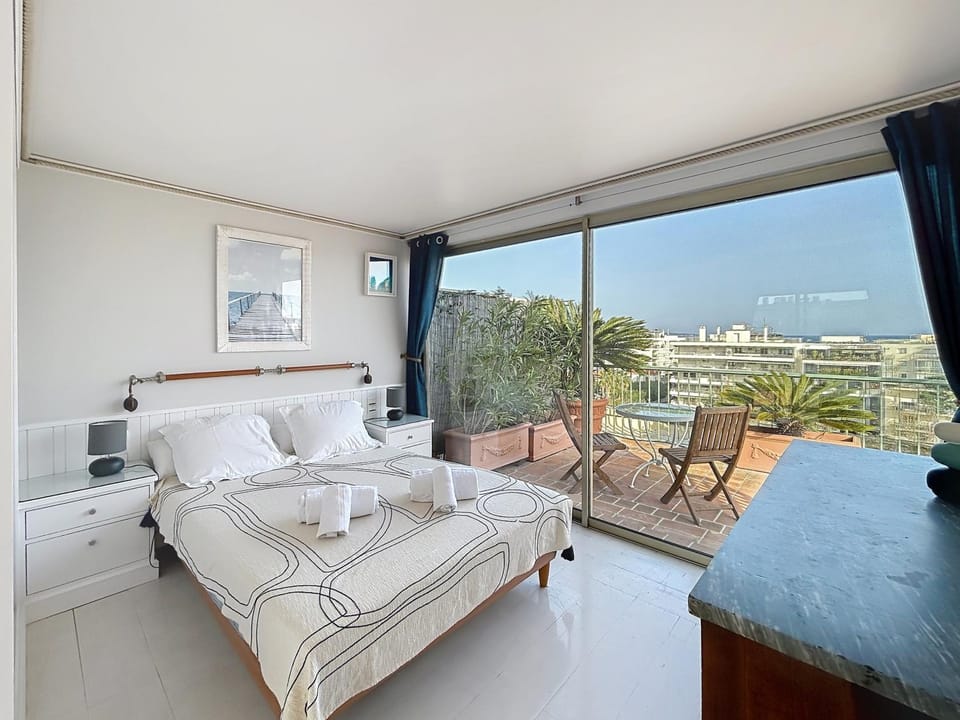 Apartment Anthéa Sea View, 3 Terraces and Rooftop Apartment in Cannes