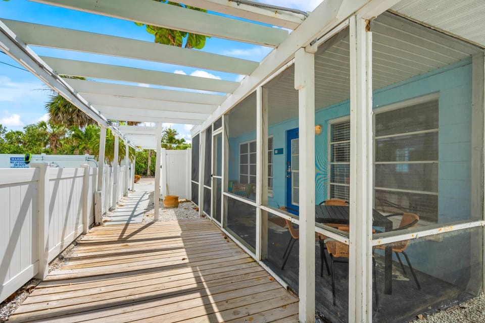 Walk to the Beach - Osprey Villa in Siesta Key Apartment in Siesta Beach