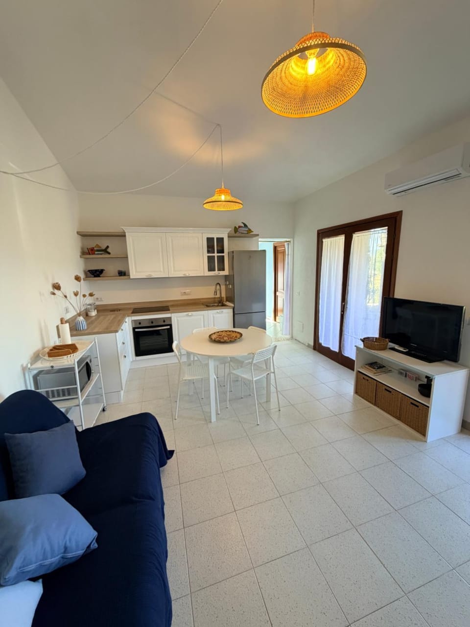 Kitchen or kitchenette, Living room, Dining area