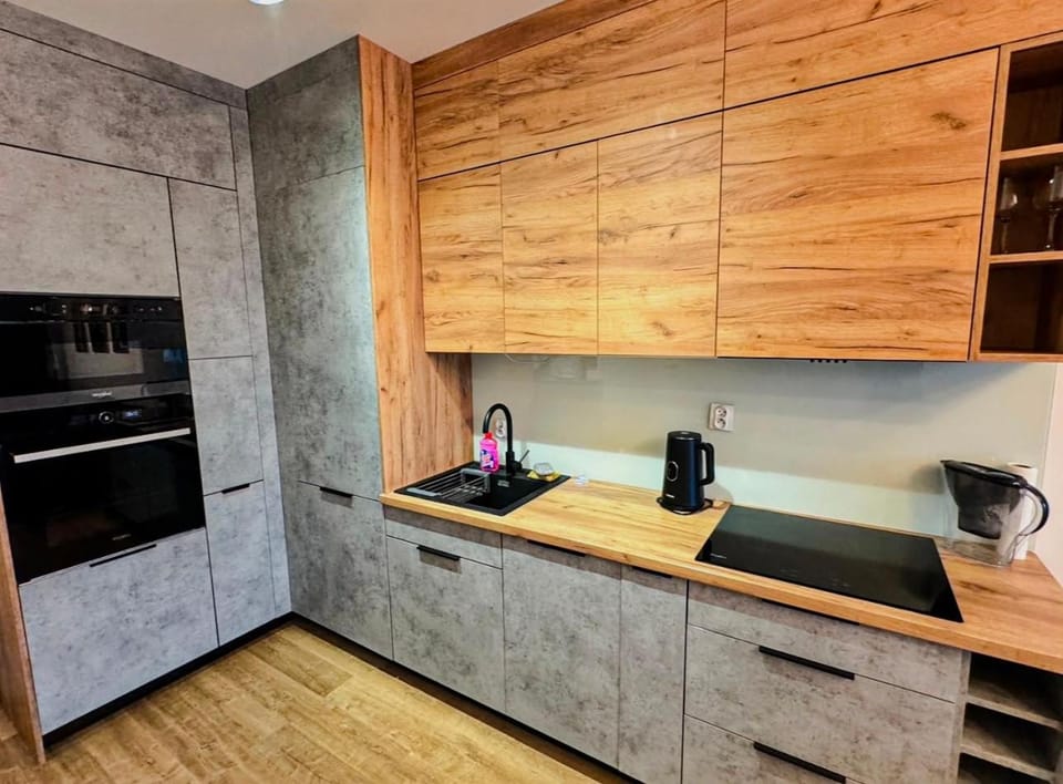 Kitchen or kitchenette, dishwasher, microwave