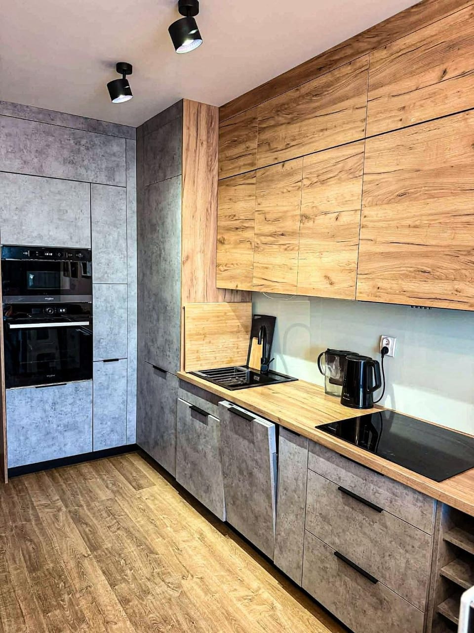 Kitchen or kitchenette, Kitchen or kitchenette, microwave, stove