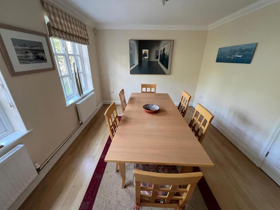 Stylish 3BR with Parking and Garden House in Leiston