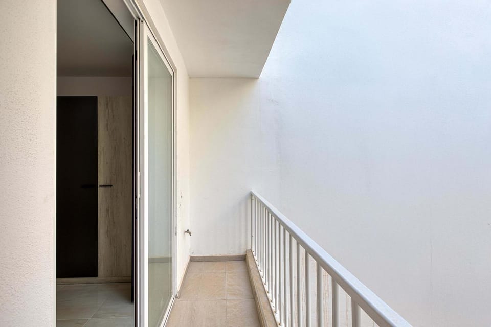 Sunny 2BR Apt minutes from the Sea & Views Apartment in Saint Paul's Bay