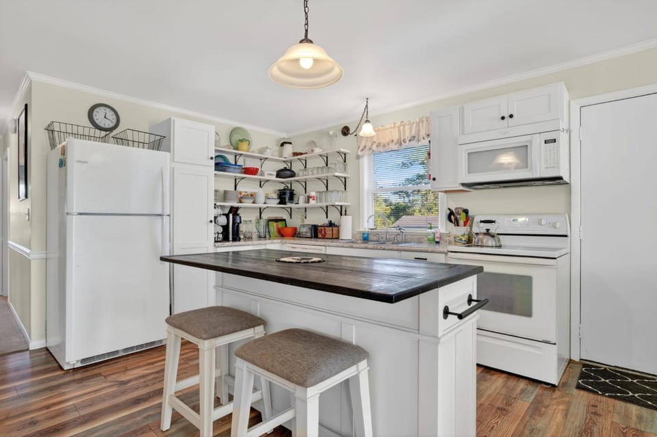Surf & Turf - Great Home Located on South Main House in Chincoteague Island