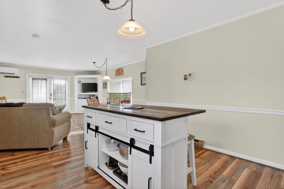 Surf & Turf - Great Home Located on South Main House in Chincoteague Island