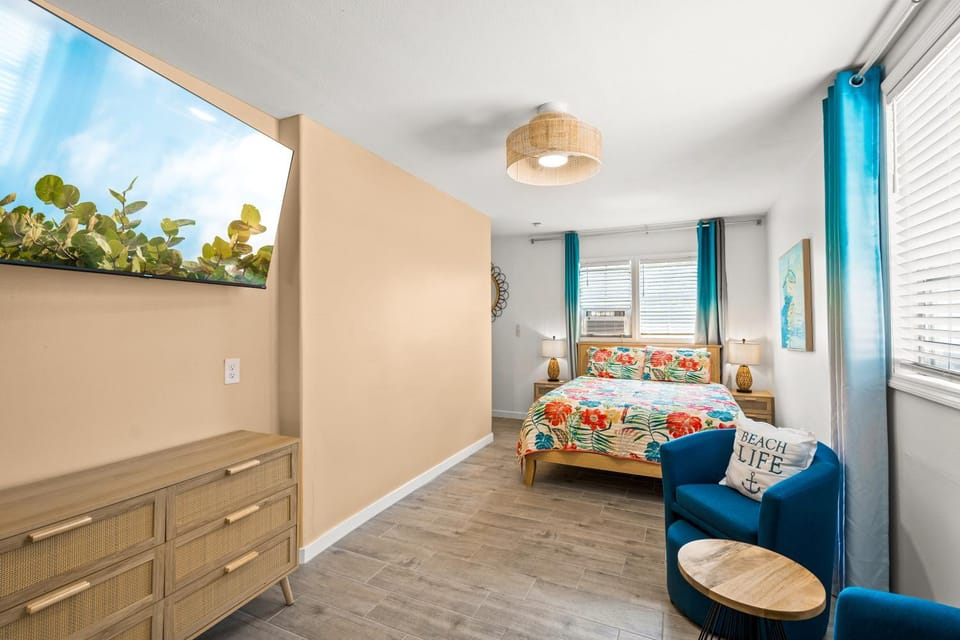 Gulf Villa Just 3 min to #1 Beach - Pool Apartment in Siesta Beach