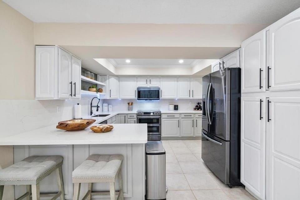 Luxury Private Pool Home in South Florida Near Miami and Fort Lauderdale Beaches House in North Lauderdale