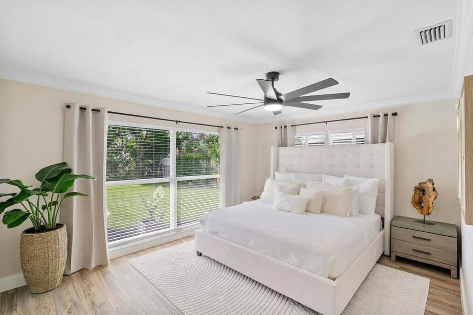 Luxury Private Pool Home in South Florida Near Miami and Fort Lauderdale Beaches House in North Lauderdale