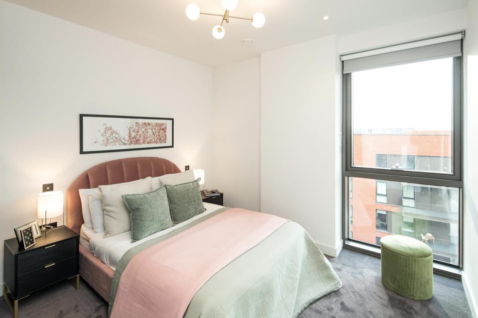 Bright Apartment in Embassy Gardens Apartment in London
