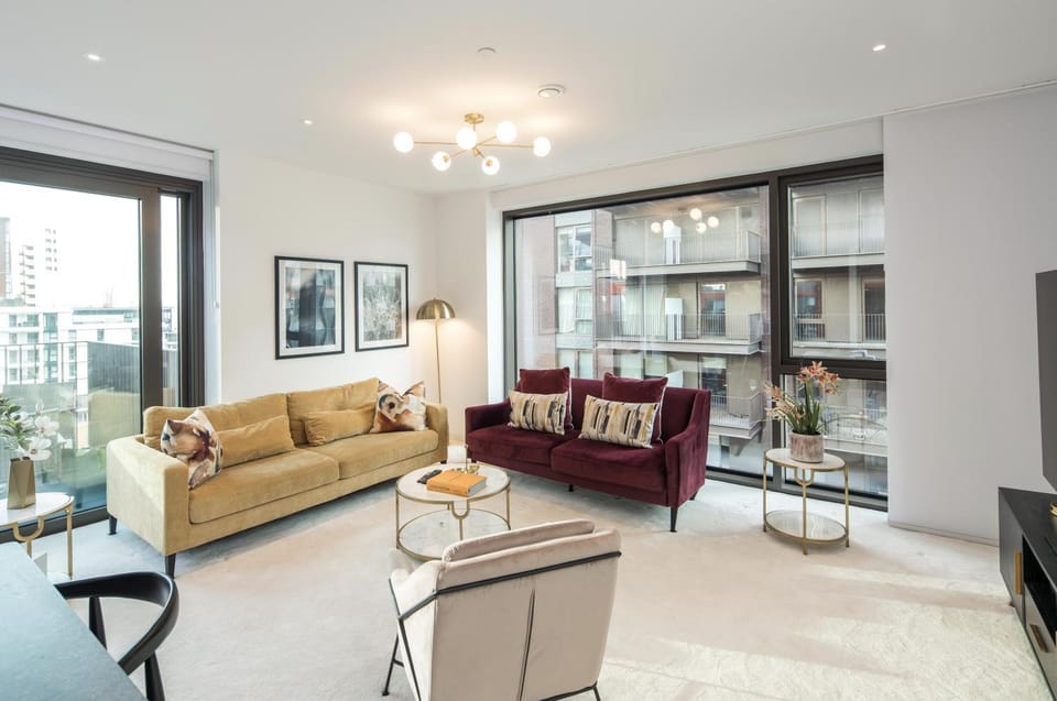 Bright Apartment in Embassy Gardens Apartment in London