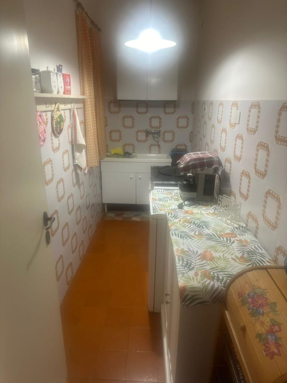 Kitchen or kitchenette, Dining area, stove