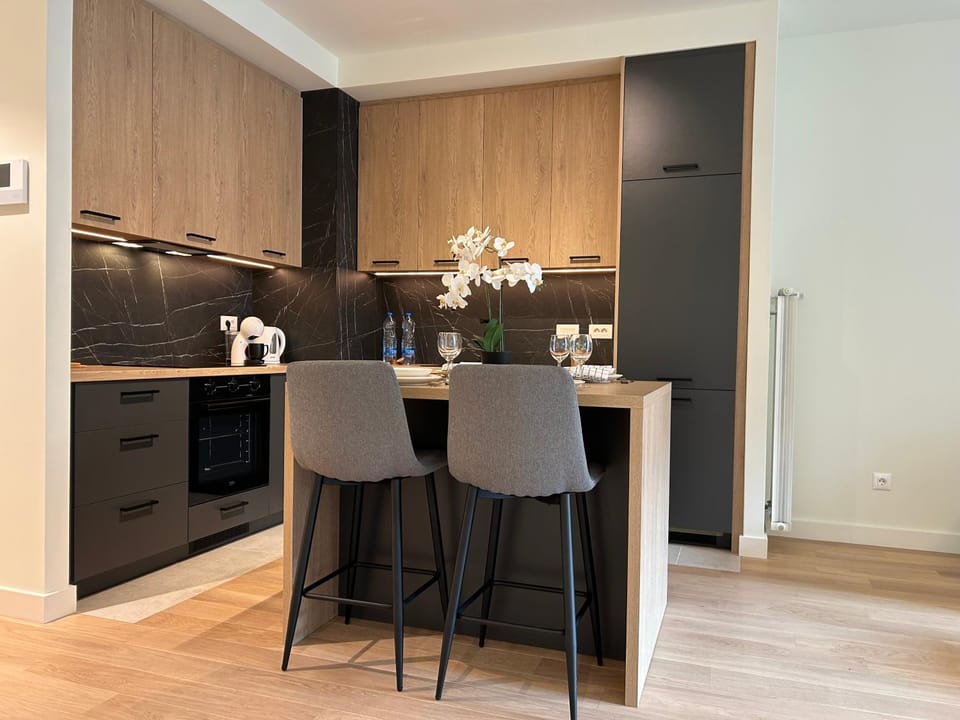 Coffee/tea facilities, Kitchen or kitchenette, Dining area, minibar, stove